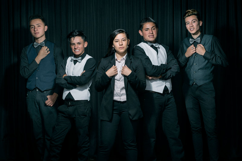 Tamara Jiménez junto a un equipo de jóvenes magos