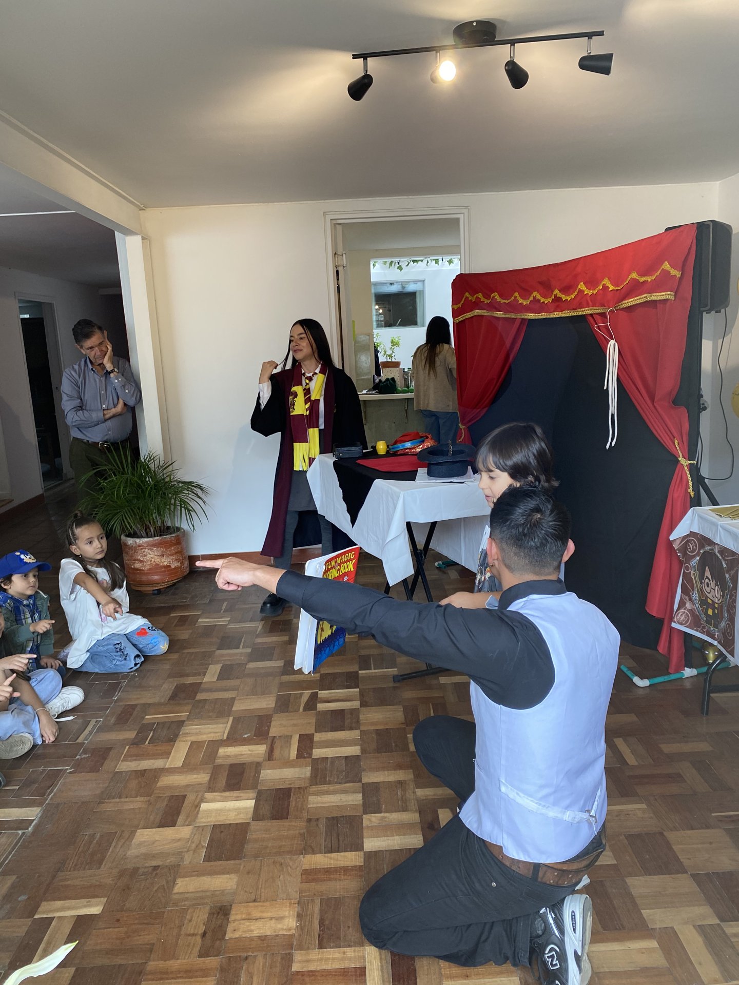 Show de magia en una fiesta de cumpleaños infantil con tema de Harry Potter